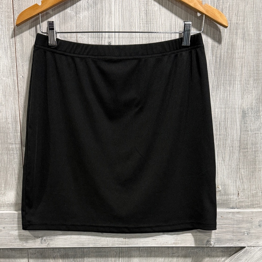 Shein women’s size L US8-10 ribbed black mini skirt 5F2226